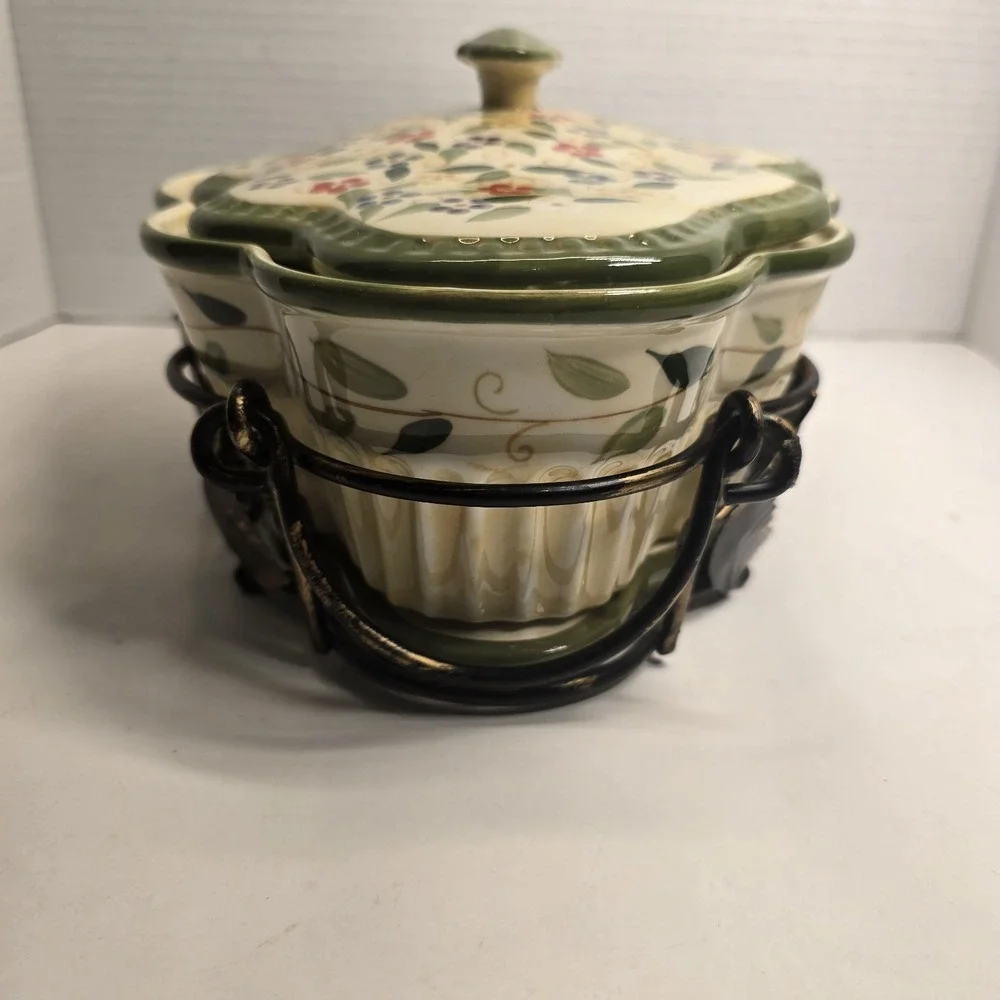 Temptations Floral Scalloped Casserole Dish with Lid & Wire Rack Or Home‎ Decor